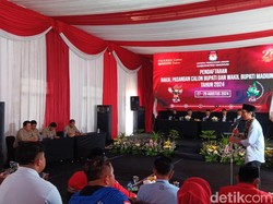 Seni Dongkrek Iringi Kaji Mbing-Sandhi Daftar Pilbup Madiun 2024