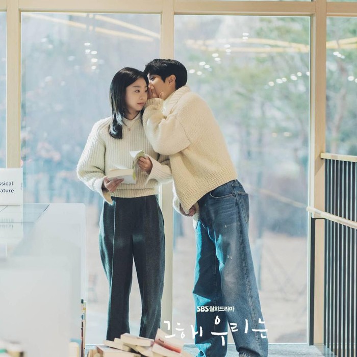 Kim Da Mi dan Choi Woo Sik dalam Our Beloved Summer./Foto: hancinema.net