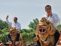 Diarak Ribuan Pendukung, Aep-Maslani Resmi Daftar Maju Pilbup Karawang
