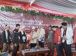 Devi-Junius Diusung 5 Parpol Daftar Pilkada ke KPU Muratara