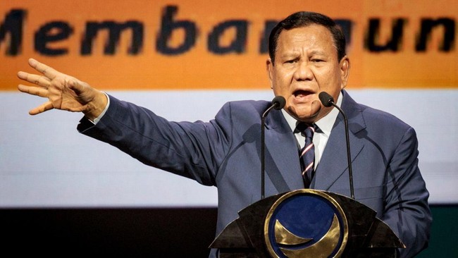 Prabowo Subianto mengatakan bentrok di Timur Tengah berpotensi meluas, dan negara-negara besar menakut-nakuti perang nuklir jika tidak hati-hati.