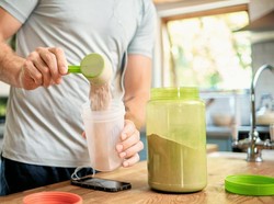 Minum Protein Shake untuk Sarapan, Apa Benar Menyehatkan?