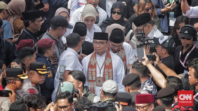 RK sebelumnya dikenal sebagai Gubernur Jabar, dan pernah pula menjadi Wali Kota Bandung. Bandung adalah markas Persib, tim nan menjadi rival klasik Persija.