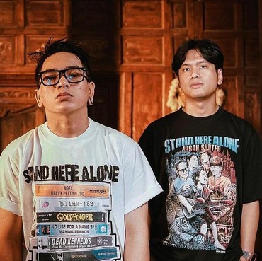 Lirik Lagu Hilang Harapan - Stand Here Alone