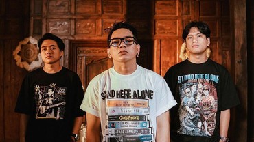 img-title Lirik Lagu Hilang Harapan - Stand Here Alone