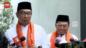 VIDEO: Ridwan Kamil Minta Restu Ibunda Sebelum Daftar ke KPU