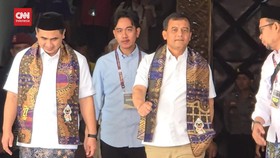 VIDEO: Gibran Antar Luthfi-Yasin Daftar Pilkada ke KPU Jateng