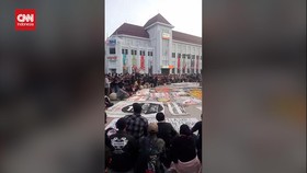 VIDEO: Momen Aksi Mimbar Demokrasi di Sudut Istana Kepresidenan Jogja
