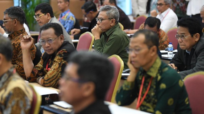 Mantan Ketua KPK Abraham Samad menilai masih cukup waktu bagi Prabowo Subianto untuk melakukan seleksi ulang capim KPK.