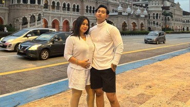 Beda 19 Tahun, 7 Potret Gaya Pacaran Anisa Bahar dengan Kekasih Berondong