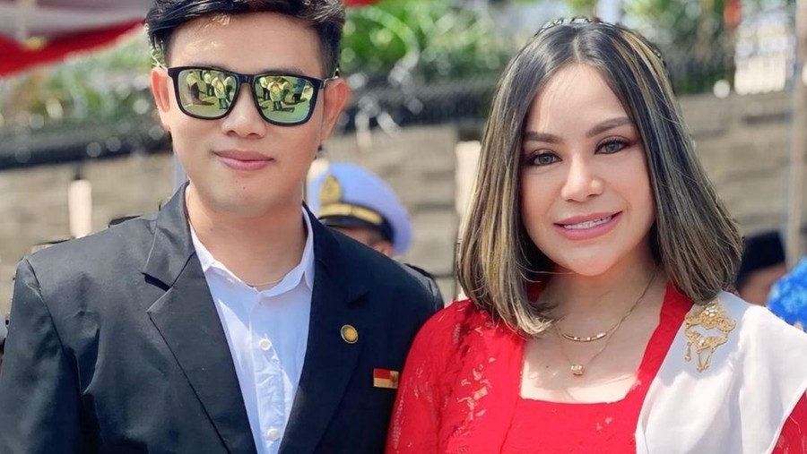 Anisa Bahar dan Kekasih Berondong