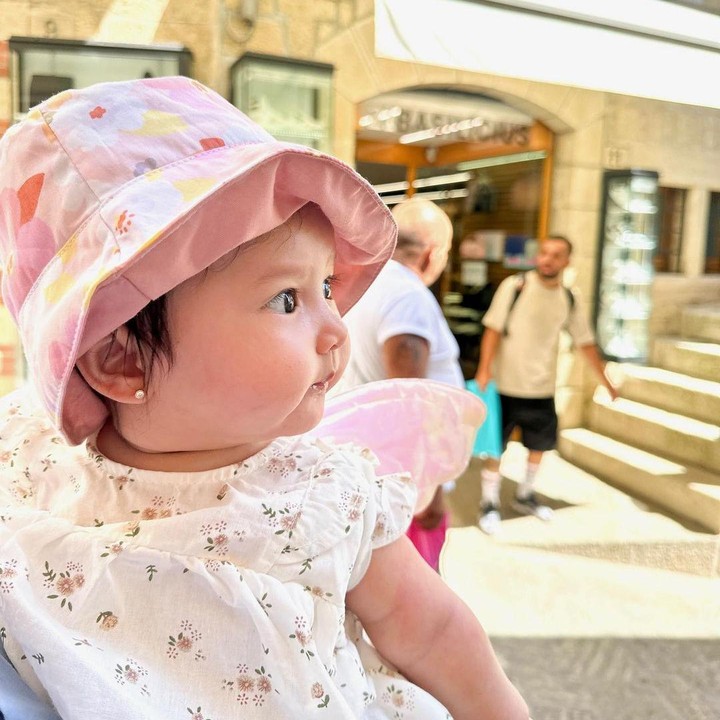 <p>Banyak netizen yang salut dengan Sabrina yang tetap mengutamakan Si Kecil meski tengah berlibur, BUnda. Tidak sedikit dari mereka yang memberikan semangat untuk perempuan 29 tahun ini. (Foto: Instagram: @sabrinaanggraini)</p>