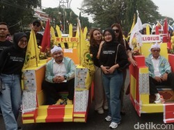 Tumpangi Becak Hias, Reynaldy-Agus Daftar Pilbup Subang