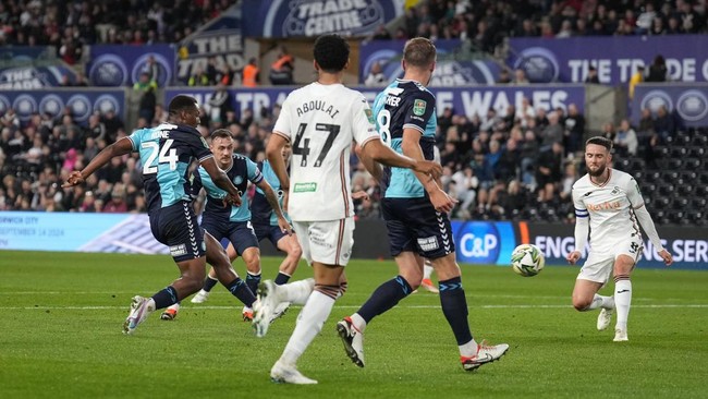 Klub Marselino Ferdinan Oxford United dikalahkan Swansea City yang diperkuat Nathan Tjoe A On pada lanjutan Divisi Championship, Sabtu (2/11).