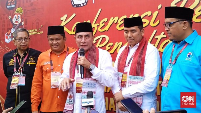 Edy Rahmayadi dan Hasan Basri Sagala resmi didaftarkan ke KPUD Sumatera Utara sebagai calon gubernur dan wakil gubernur Sumut, Kamis (29/8).