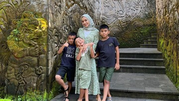 ENNO LERIAN MENGAKU LALAI MENGASUH ANAK