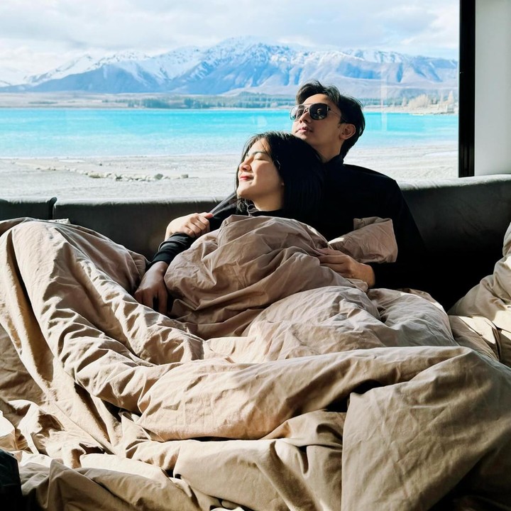 <p>Felicya Angelista dan Caesar Hito tak habis-habisnya menunjukkan kemesraan mereka, Bunda. Kali ini, pasangan yang menikah pada 9 Januari 2021 tersebut telihat sedang berlibur. (Foto: Instagram @felicyangelista_ dan @hitocaesar)<br /><br /><br /></p>