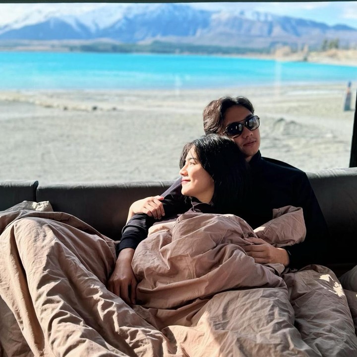 <p>Tak seperti liburan sebelumnya. Kali ini mereka pergi berduaan ke Selandia Baru dan menjelajahi negeri tersebut menggunakan campervan tanpa mengajak kedua putrinya. (Foto: Instagram @felicyangelista_ dan @hitocaesar)<br /><br /><br /></p>