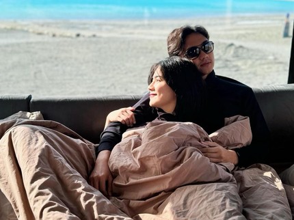7 Potret Mesra Felicya Angelista & Caesar Hito Liburan Tanpa Anak, Pakai Campervan hingga Saksikan Aurora