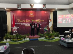 Habib Hadi-Zainal Arifin Daftar ke KPU Diiringi Puluhan Ribu Pendukung