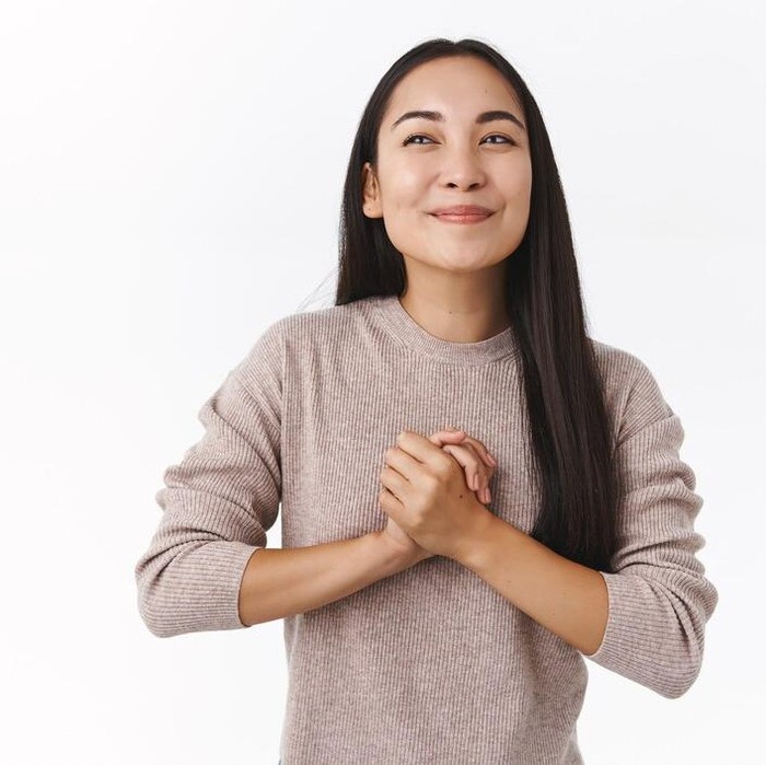 Sikap rendah hati merupakan kebaikan yang memungkinkan seseorang mengenali kemampuan dan pencapaiannya sendiri tanpa perlu pengakuan atau pujian dari orang lain.