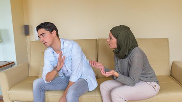 Hukum suami pelit dan perhitungan terhadap istri dalam Islam