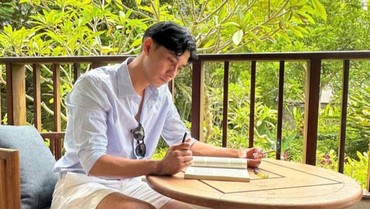 Tyna Dwi Jayanti Asyik Liburan Bareng Pacar, 7 Potret Kenang Mirdad Betah Menduda