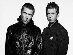 Oasis Collab dengan Adidas Bikin Bucket Hat-Jersey Gaya 90-an