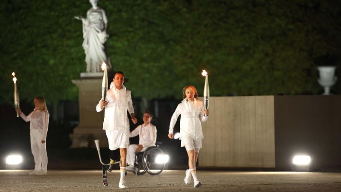 Paris 2024 Paralympics - Opening Ceremony - Paris, France - August 28, 2024
Fireworks during the opening ceremony as the Obelisk of Luxor on the Place de la Concorde is seen REUTERS/Andrew Couldridge