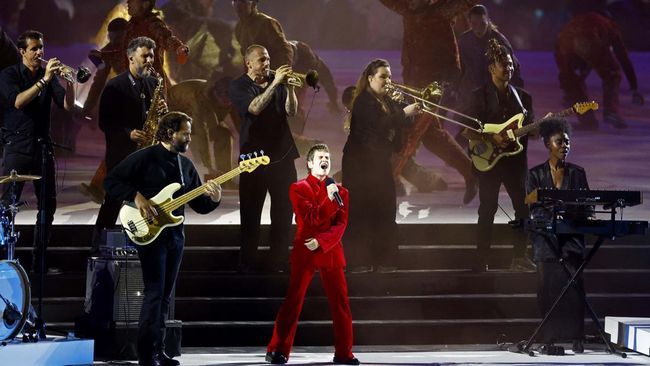 Louis Gabriel Nouchi Rancang 700 Kostum untuk Upacara Pembukaan Paralimpiade Paris 2024