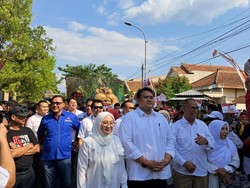 Bowo-Suwardi Naik Delman ke KPU Daftar Pilkada Sragen 2024