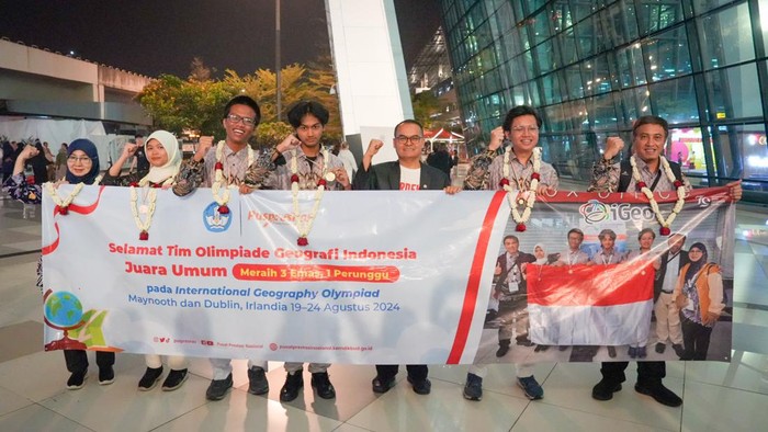 img-title Indonesia Raih Juara Umum Olimpiade Geografi Internasional di Irlandia, Ini Daftar Nama Siswa Unggulnya!