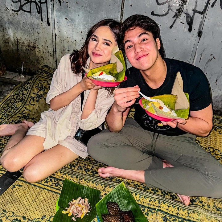 <p>Unggahan tersebut langsung ramai dikomentari netizen, termasuk oleh ibunda El. "Uhuk uhuk… ehem ehem, kok belum di beliin obat batuk sih? Gak ada obat ya?" kata @maiaestiantyreal. (Foto: Instagram @elelrumi)</p>