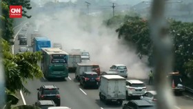 VIDEO: Taman di Tol Jagorawi Terbakar, Diduga Karena Puntung Rokok