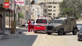 VIDEO: Cari Militan Hamas, Pasukan Israel Setop Ambulans