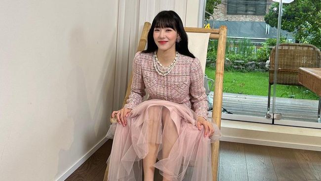 Get The Look: Mix dan Match Tweed Blazer ala Tiffany Young