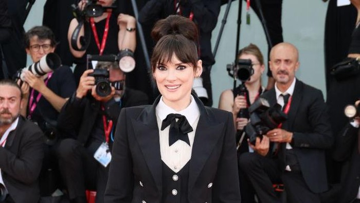 VENICE, ITALY - AUGUST 28: Winona Ryder attends the red carpet for 