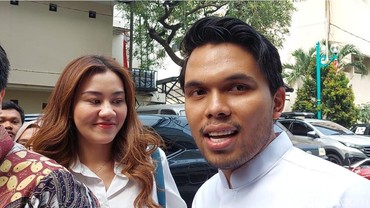 img-title Aaliyah Massaid dan Thariq Halilintar Datangi Polda Terkait Kasus Hoaks