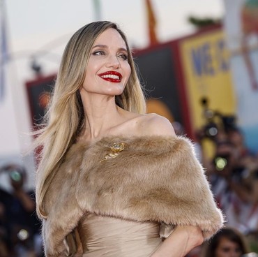 Patah Hati Angeline Jolie Gagal Masuk Nominasi Oscar 2025