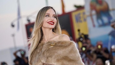 img-title Patah Hati Angeline Jolie Gagal Masuk Nominasi Oscar 2025