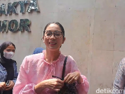Anak Jadi Pemeran Utama dalam Usaha Bunga Zainal Bangkit dari Keterpurukan