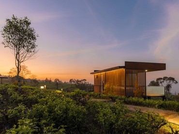 Menikmati Staycation Bersama Hamparan Kebun Teh nan Asri di Bandung