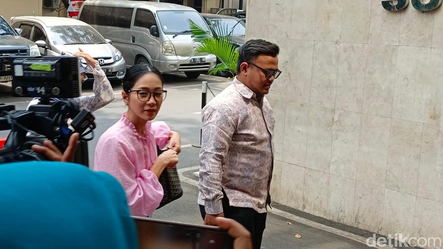 Bunga Zainal saat ditemui di Polda Metro Jaya