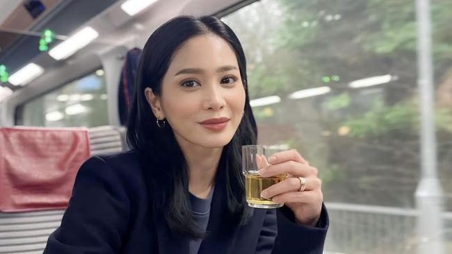 Bunga Zainal mengatakan suaminya, Sukhdev Singh, tetap membela dirinya di tengah kasus dugaan penipuan dan penggelapan investasi bodong.