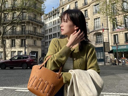 5 Potret OOTD Chun Woo Hee, Artis Korea Lawan Main Song Joong Ki di Drakor Baru