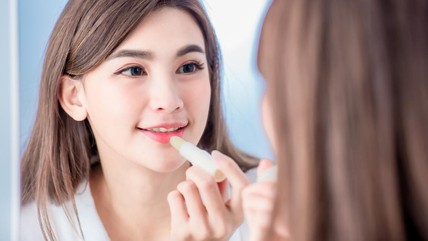 7 Rekomendasi Lip Serum Terbaik untuk Bibir Hitam dan Kering, Mencerahkan dan Menyehatkan Bun!
