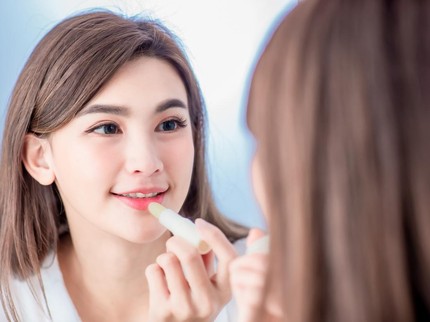 7 Rekomendasi Lip Serum Terbaik untuk Bibir Hitam dan Kering, Mencerahkan dan Menyehatkan Bun!