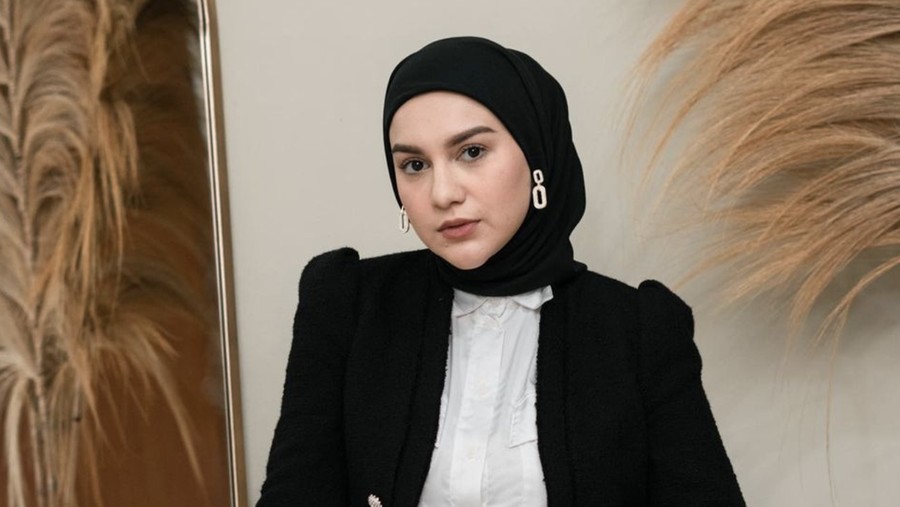 Inspirasi Gaya Hijab Irish Bella