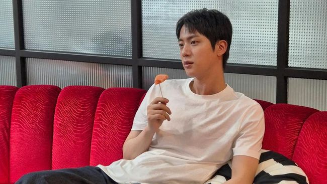 Jin BTS Tampil dalam Variety Show Netflix Kians Bizarre BdanB
