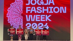 Sultan Hamengku Buwono X Apresiasi Kesuksesan Jogja Fashion Week